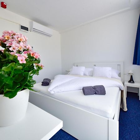 Zama Hotel Zamárdi Esterno foto